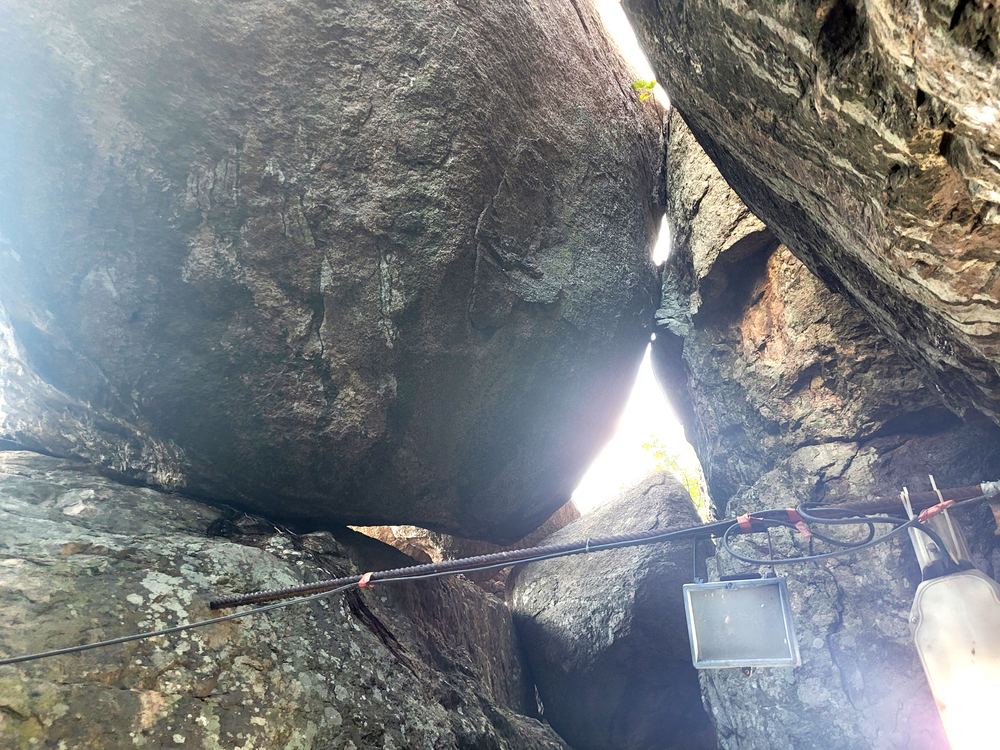 bold between boulders